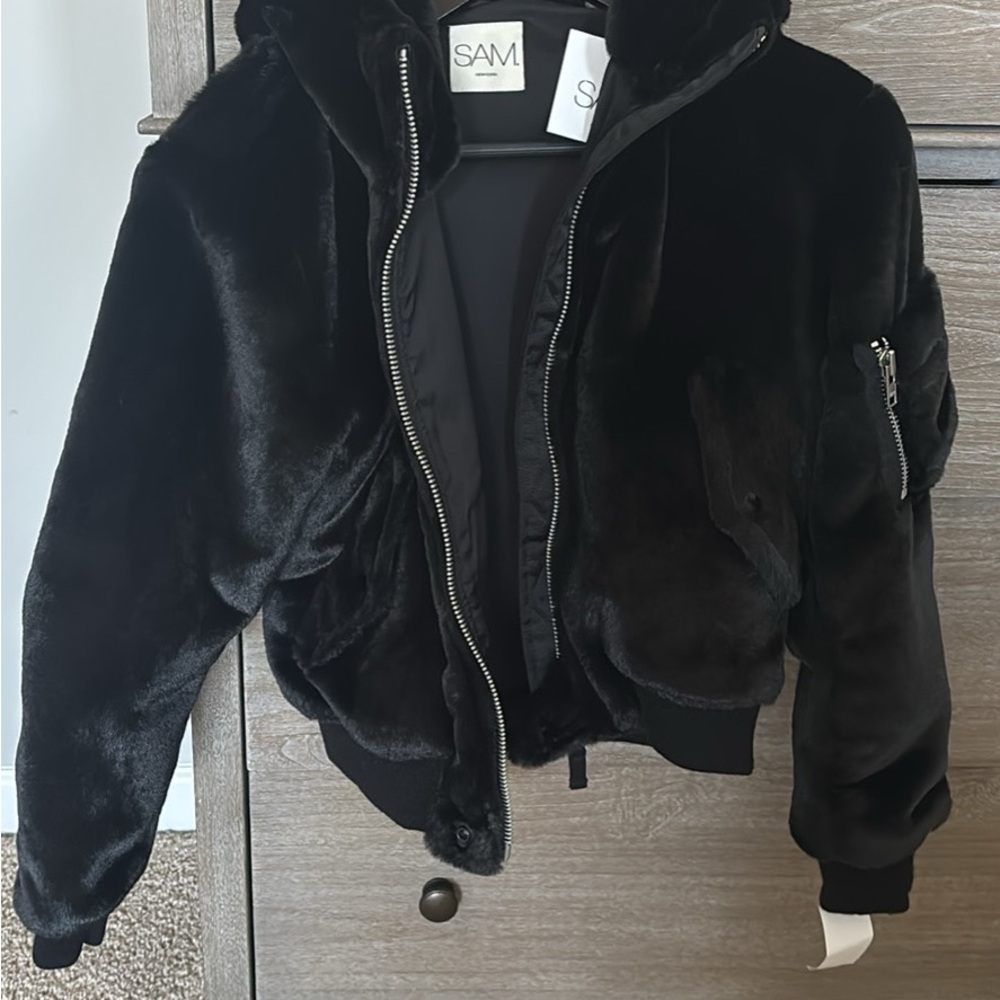 SAM Elegant Black Faux Fur Coat